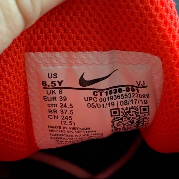 Nike Air Max 270 React Size 6.5y / 8 Women's - Picture 4 of 13